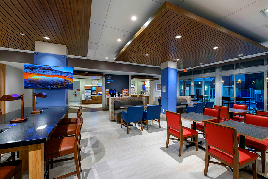 Holiday Inn Express Doral Dining Area
